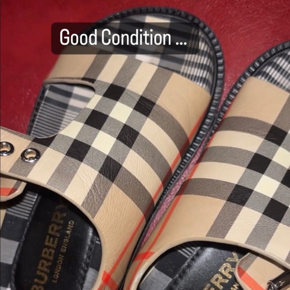 BurBerry - Picture 3 of 4